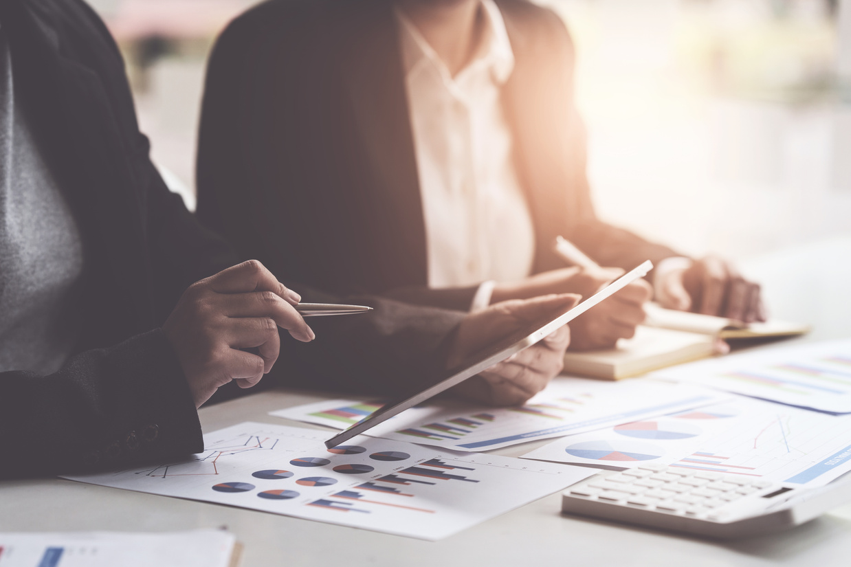 Fund managers team consultation and discuss about analysis I